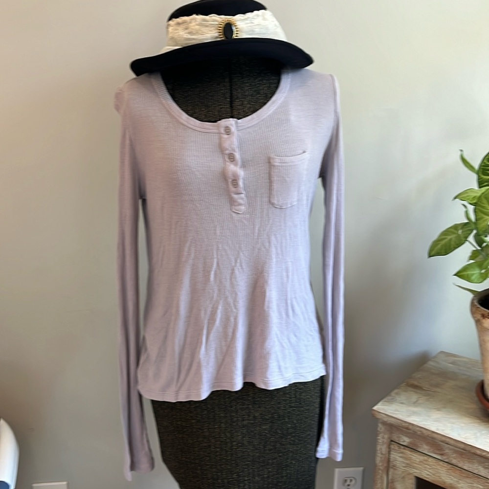 NOLLIE Lavender Light Purple Long Sleeved Ribbed Rayon Henley Medium